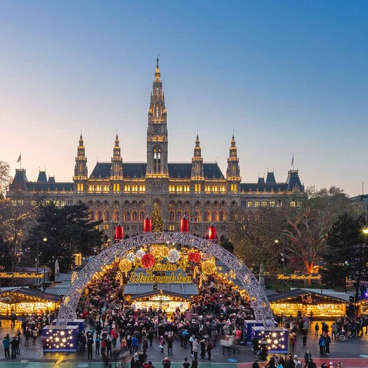 Mehrmals täglich Wien Jetzt Ihren Weihnachtstrip buchen. 